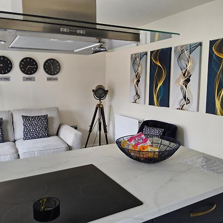 5 Star Luxury Small Cosy House With Lake View Doncaster Zewnętrze zdjęcie